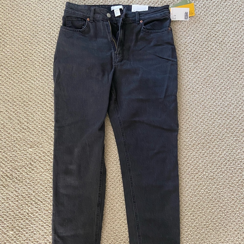 Unworn h&m mom jeans! Great quality and brand new!